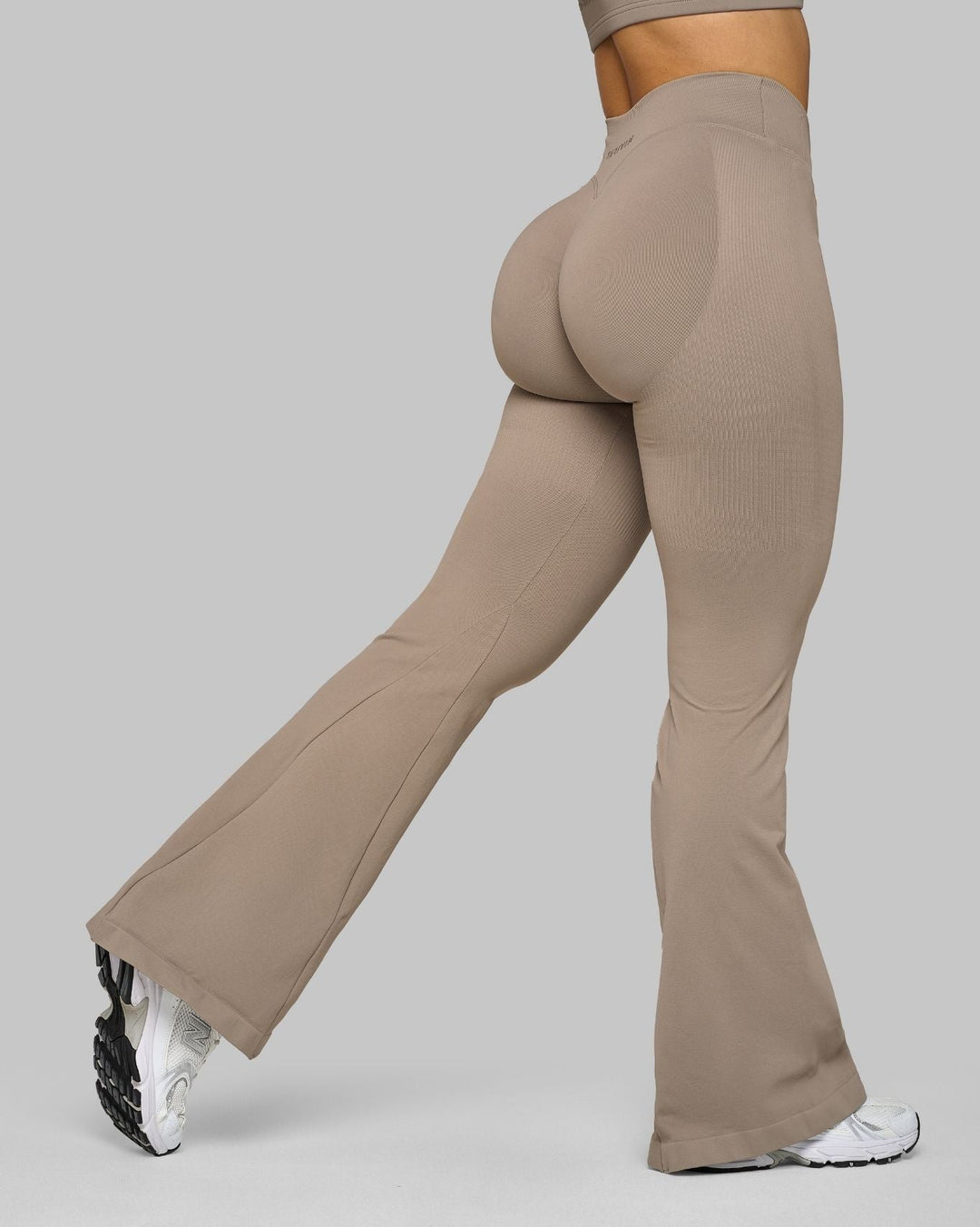 Elevate™ Sculpting Mid V-Waist Flare Leggings | Latte