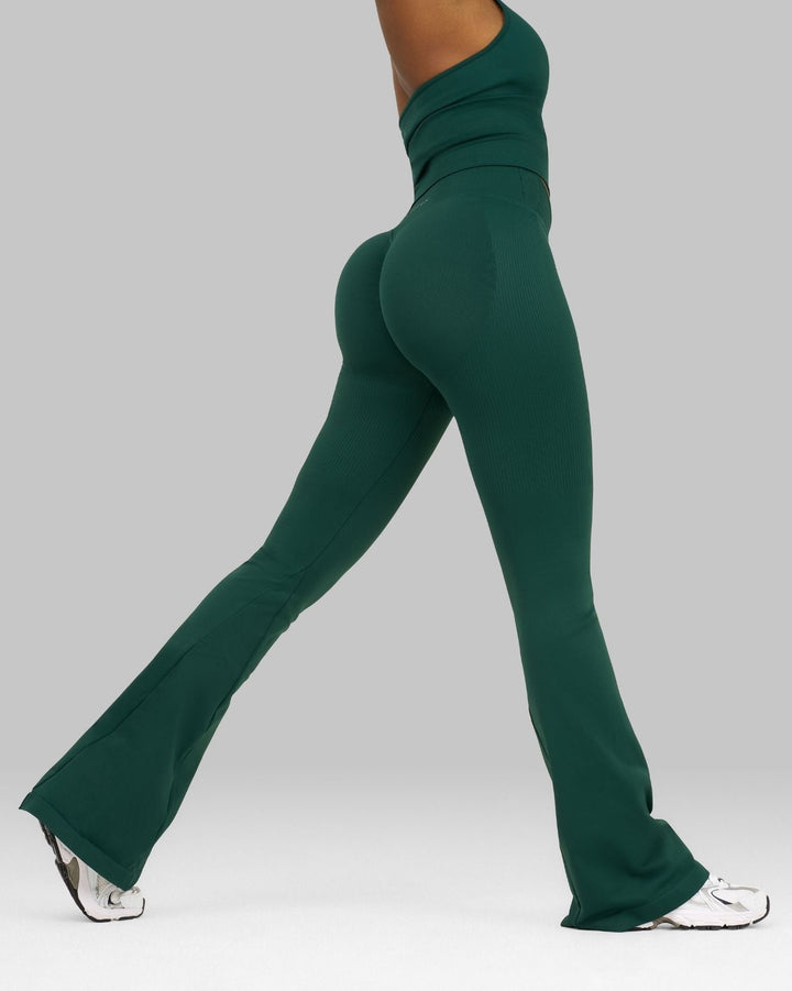 Elevate™ Sculpting Mid V-Waist Flare Leggings | Pine Green