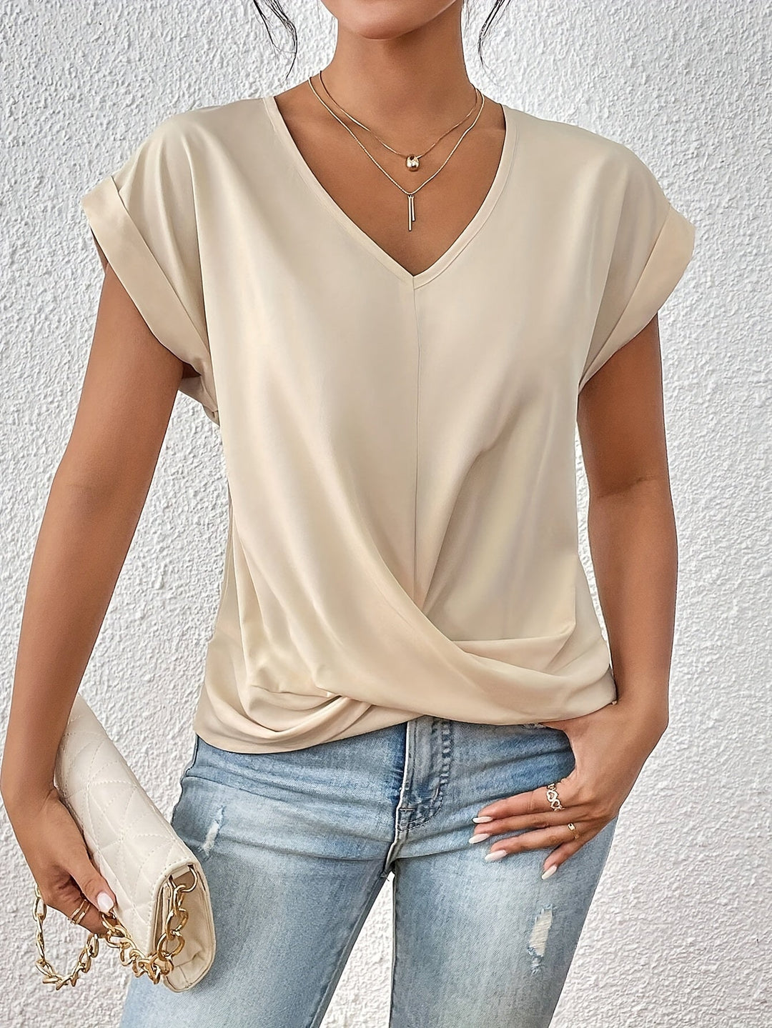 LILLY – TWIST FRONT V-NECK TOP